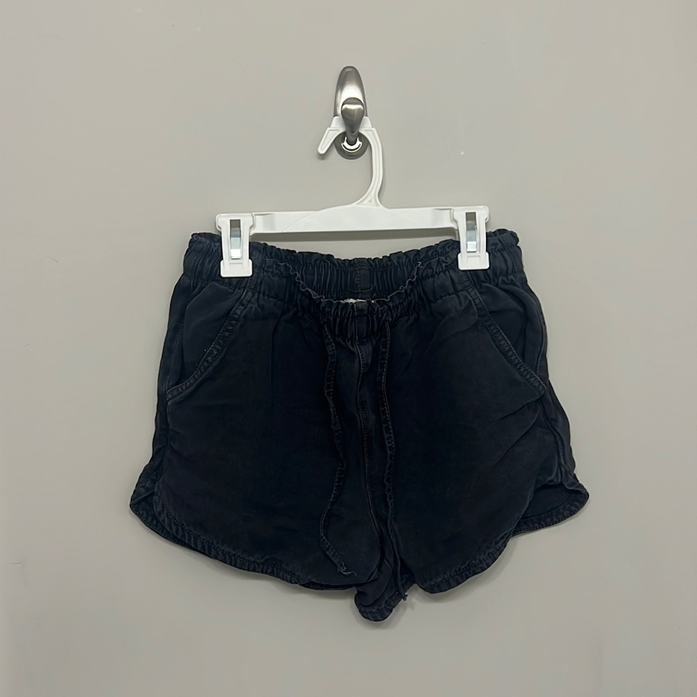 american eagle black shorts: size US xs, color black